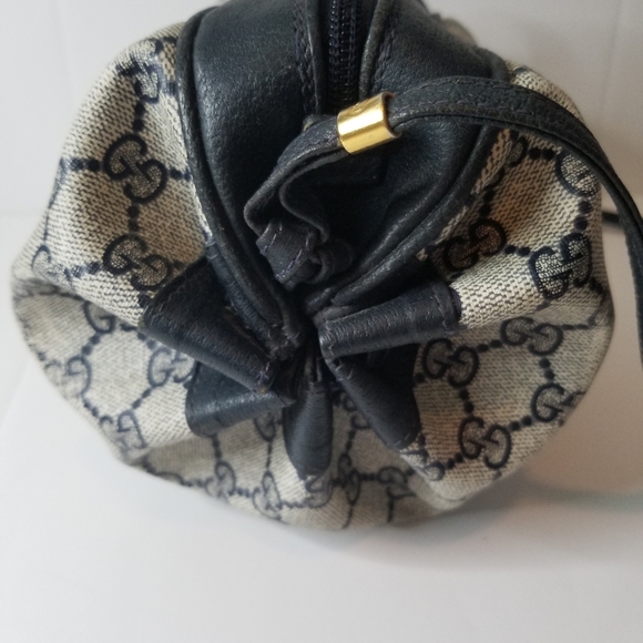 Auth. Vintage Gucci Crossbody w/Dustbag - Picture 6 of 8